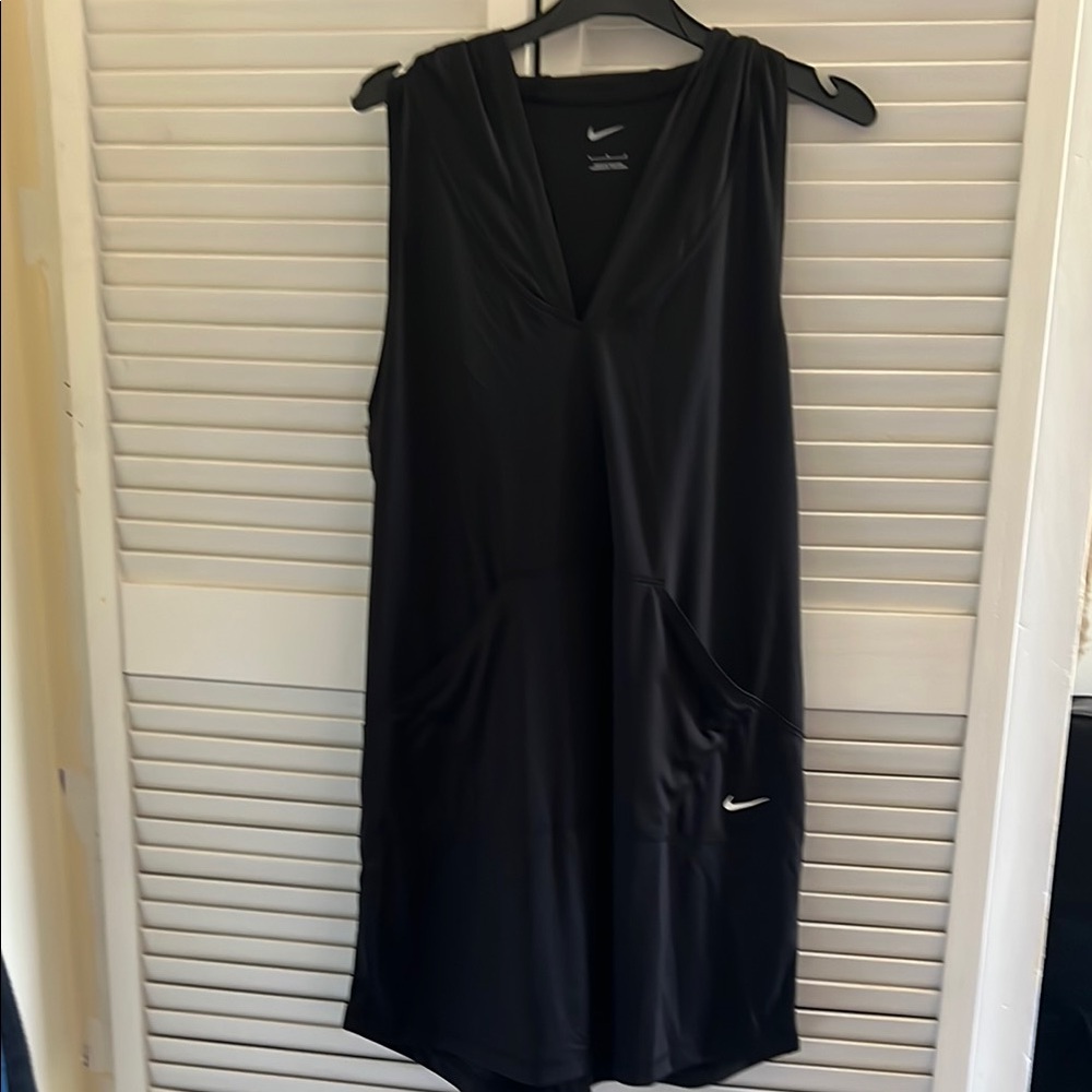 ✴️Nike Black V-Neck Dress✴️